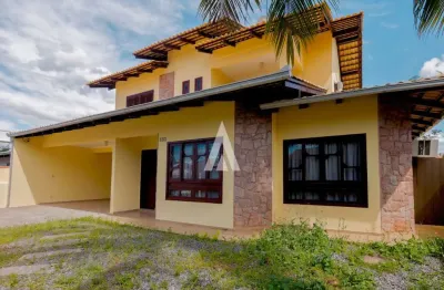 Casa com 1 suíte e 4 quartos à venda no bairro Saguaçu em Joinville-SC por R$1.590.000,00.
