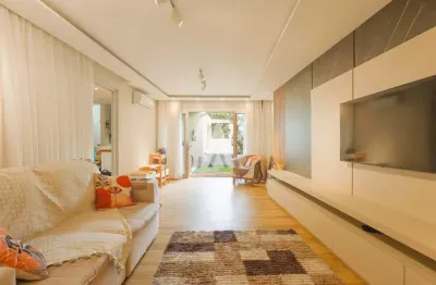 Casa em condomínio com 1 suíte e 2 quartos à venda no bairro Glória em Joinville-SC por R$985.000,00.