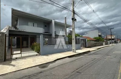 Sobrado geminado com 1 suíte e 2 quartos à venda no bairro Iririú em Joinville-SC por R$625.000,00.