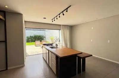 Casa com 1 suíte e 2 quarto(s) à venda no bairro Iririú em Joinville-SC por R$769.000,00.