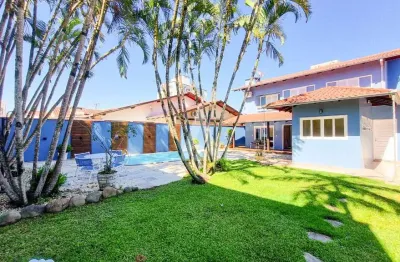 Casa com 1 suíte e 3 quartos à venda no bairro Santo Antônio em Joinville-SC por R$1.390.000,00.