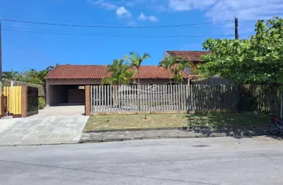 Casa com 4 quartos para alugar na praça de embarque, 400, balneário leblon, pontal do paraná por r$ 1.000 por dia