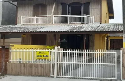Casa com 3 quartos para alugar na haroldo marchioro, 483, ipanema, pontal do paraná por r$ 500 por dia