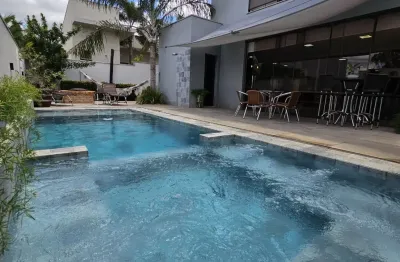 Vendo sobrado com piscina e 3 suítes em condomínio fechado - florais do valle