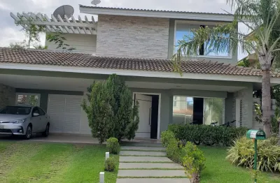 Vende - se lindo sobrado com piscina privativa no condomínio florais cuiabá