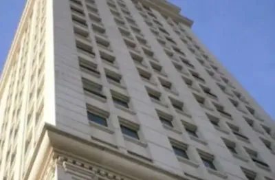 Edifício imponente. padrão corporativo de ocupação.