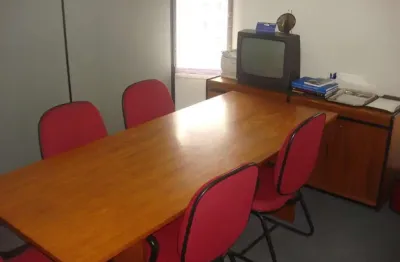 Salas conjugadas e mobiliadas, com 4 ar condicionados , recepção, backoffice e reunião.