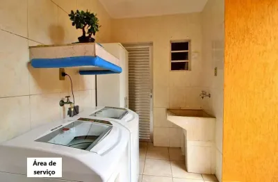 Sobrado á venda com 193m² 2 dormitorios 2 vagas de garagem no Jardim Alvorada