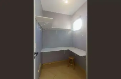 Apartamento com 3 dormitórios, 1 suíte, 1 deposito e 2 vagas no Morumbi.