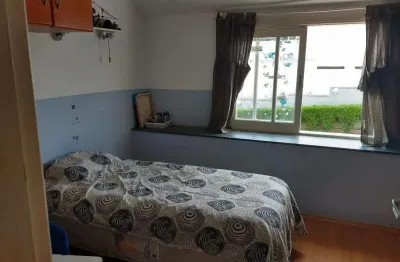 Casa em Condomínio à Venda em São Paulo-SP, Bairro Socorro: 3 Quartos, 1 Suíte, 3 Banheiros, 2 Vagas, 150m². Confira!
