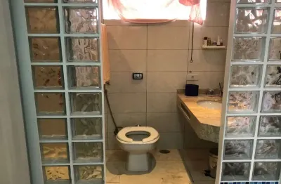 Sobrado residencial, 131 m², 2 vagas para autos, quintal, otimo local..