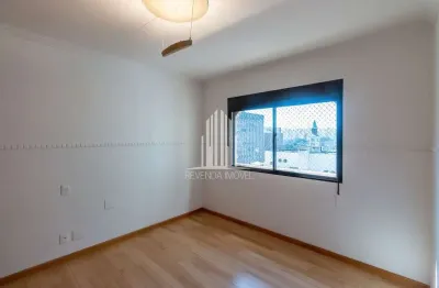 Apartamento de luxo no itaim bibi: 3 quartos, 1 suíte, 3 banheiros, 3 vagas de garagem, 240m²! venha conhecer o seu novo lar!