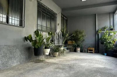 Imóvel comercial à venda em São Paulo-SP: casa na Vila Paiva com 2 quartos, sala, banheiros, garagem e 200m² de área.