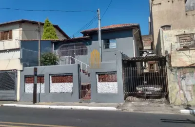 Casa Térrea de 240m² com dois dormitórios, uma vaga para carro e uma sala a venda em Cursino