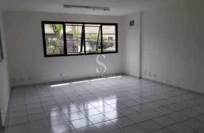 Edifício Madrid. Conjunto Comercial com 47m² 03 Salas, 02 Banheiros e 02 Vagas. No bairro - Saúde.