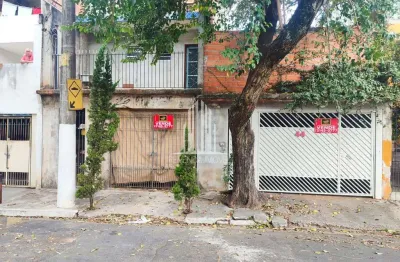 Casa de 250m² · 4 dormitórios · 3 banheiros · 2 vagas de garagem cobertas