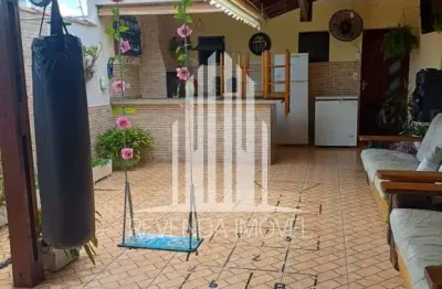 Imperdível oportunidade de casa à venda na Vila Oliveira, Mogi das Cruzes-SP! 3 quartos, 1 suíte, 2 salas, 3 banheiros, 2 vagas, 129m².