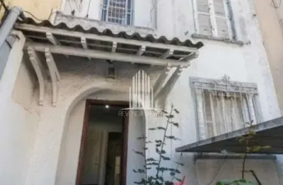 Casa à venda na Liberdade, São Paulo-SP: 3 quartos, 1 sala, 2 banheiros, 1 vaga de garagem, 120m² de área.