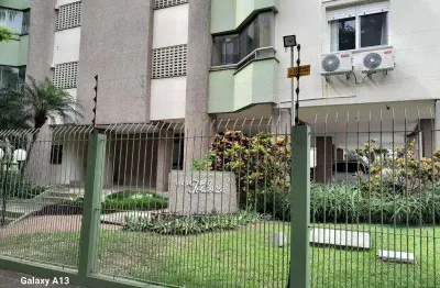 Cobertura mobiliada, com 02 dormitórios, sala, cozinha, banheiro, lavabo, área de serviços, terraço com piscina, churrasqueira , 4 split e um box de estacionamento escriturado.