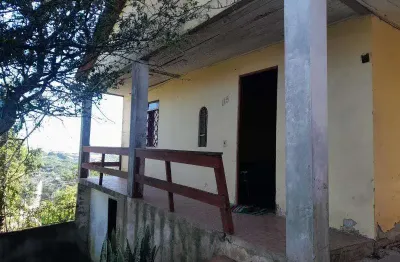 Terreno 12 x 30 , com casa de alvenaria não averbada na matricula , com 03 dormitórios, sendo 01 suite , sala, cozinha , área de serviços com churrasqueira, sacada , com vista para o guaiba, precisa r