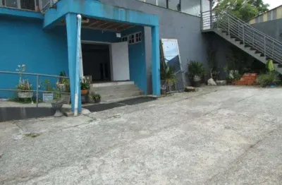 Loja no bairro nonoai, banheiro social, cozinha, garagem, pátio