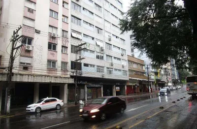 Jk no bairro farroupilha com 26 m2, 1 dormitório, banheiro social, cozinha, portão garagem automático