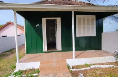 Casa no bairro cavalhada com 55 m2, 2 dormitórios, área de serviço, banheiro social, cozinha, garagem, pátio, sala de estar, tanque