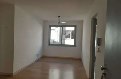 Apto com  01 dormitóride  com 47:00 m² de área privativa,  ampla sala, cozinha, banheiro e área de serviços, piso laminado,