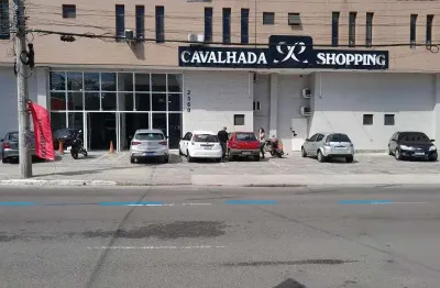 Sala comercial, com 20,70m² de área privativa, banheiro, piso frio, ar condicionado novo, de fundos , orientação solar leste., desocupada, portaria 24hs , elevador.