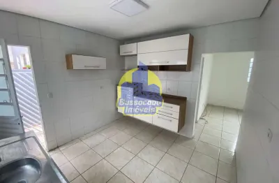 Casa para alugar na Avenida César Abraão, Vila Osasco, Osasco, 49 m2 por R$ 2.300
