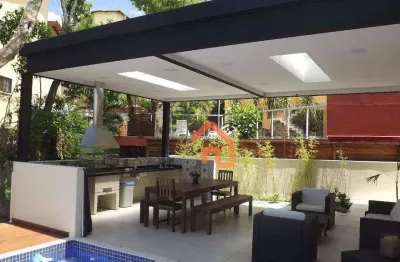 Belissima casa de alto padrão, aconcehegante e cercada pela tranquilidade e natureza que só niterói pode oferecer!!!