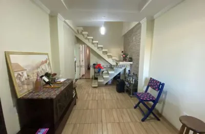 Casa de 5 dorms (4 suítes) á venda de 204m² de àrea total por r$ 700.000