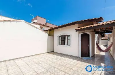 Casa a 700m do mar! 2 quartos - quintal com churrasqueira itanhaem/sp