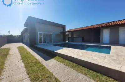 Linda casa 3 quartos com piscina em amplo terreno 472m² itanhaem/sp