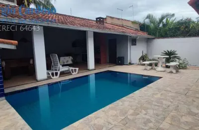 Casa com piscina apenas 200m do mar! 2 quartos + edícula itanhaem/sp