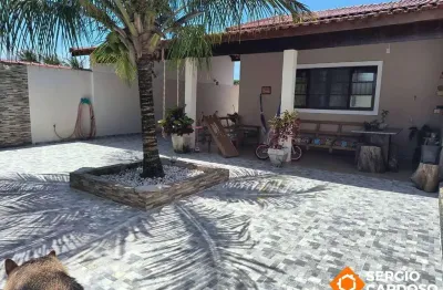 Casa terrea com amplo quintal apenas 400m do mar! 3 quartos - itanhaem/sp