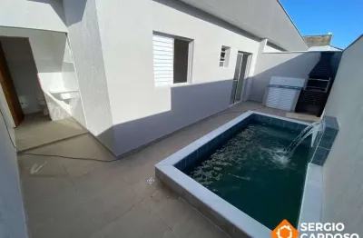 Condomínio fechado com 4 casas e piscina privativa!  apenas 500m do mar!