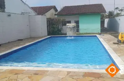 Casa em lote inteiro 460m²! ampla piscina e 3 quartos itanhaem/sp