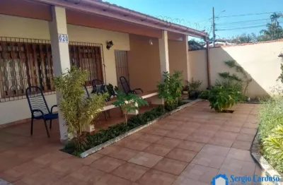 Casa com amplo quintal e 3 quartos na praia dos sonhos - itanhaém/sp