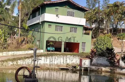 Chacara para Locação na Vila Rodrigues, Piedade-SP: 4 Quartos, 1 Suíte, 2 Salas, 3 Banheiros, 10 Vagas, 350m²!