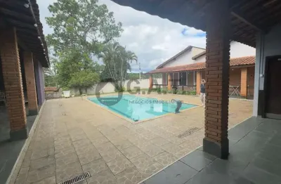 Chácara de luxo à venda em Colinas de Aracoiaba - Aracoiaba da Serra-SP: 3 quartos, 1 suíte, 2 salas, 4 banheiros, 1.200m².