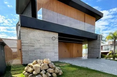 Casa de alto padrão em condomínio no alphaville nova esplanada em votorantim-sp: 4 quartos, 4 suítes, 7 banheiros, 6 vagas.