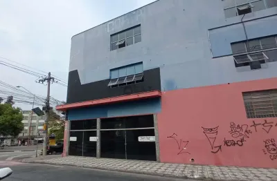 Salão comercial para locação no centro de sorocaba-sp: 3 salas, 2 banheiros, 1 vaga e 420m² de área. venha conferir!