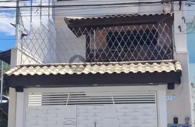 Lindo sobrado de médio padrão com duas possibilidades de uso e 4 vagas de garagem