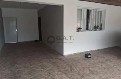 Casa para locação em Sorocaba-SP, Jardim São Marcos: 3 quartos, 1 suíte, 1 sala, 2 banheiros, 3 vagas, 210m². Venha conferir!
