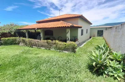 Casa à venda em araçoiaba da serra-sp: 2 quartos, 1 suíte, 2 salas, 1 banheiro, 1 vaga de garagem, 164,49 m² de área.