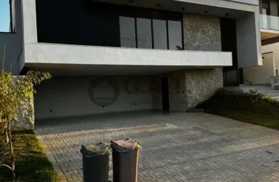 Casa de alto padrão em condomínio Alphaville Nova Esplanada para locação em Votorantim-SP: 3 quartos, 3 suítes, 3 salas, 4 banheiros, 4 vagas e 250m².