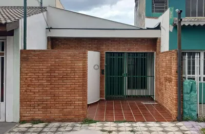Excelente oportunidade de locação de casa no Centro de Sorocaba-SP: 2 quartos, 2 salas, 1 banheiro, 1 vaga e 135,80 m²!
