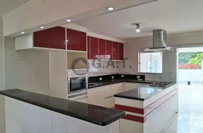 Casa Comercial Espaçosa na Vila Haro: 3 Quartos, 2 Salas, 3 Banheiros e 4 Vagas de Garagem em Sorocaba-SP!