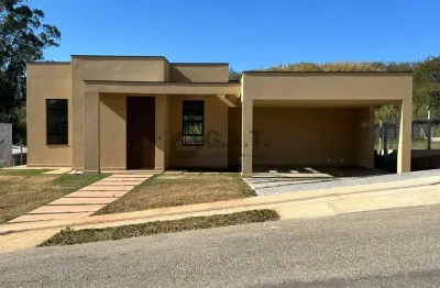 Casa em Condomínio de Alto Padrão em Sorocaba-SP, Bairro Caguassu: 3 Quartos, 1 Suíte, 2 Salas, 3 Banheiros, 4 Vagas, 250,21m².